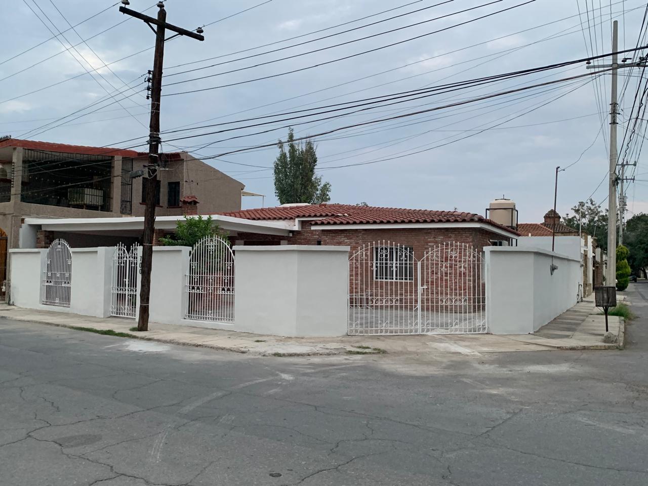 Casa Anáhuac después de la intervención: fachada y exteriores recuperados.